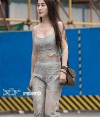 一个女的主动加你微信
