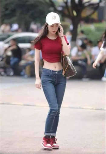 兮妹儿穿旗袍跳火车瑶