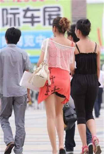 一个头两个大吃母乳
