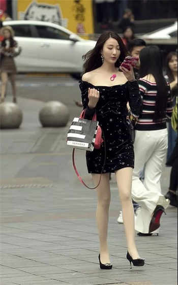 老杨与养女筱诗雨