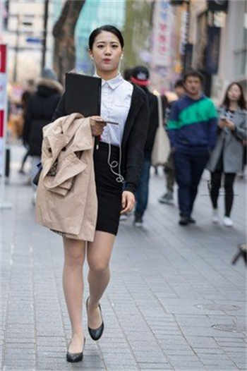 鞠婧格烧杯