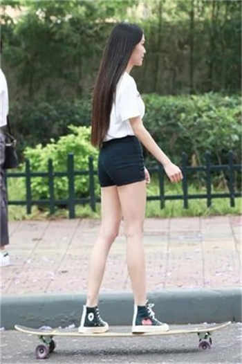 吃奶性插图美女动态图