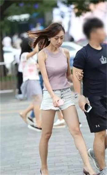 李小璐忘拉窗高清图