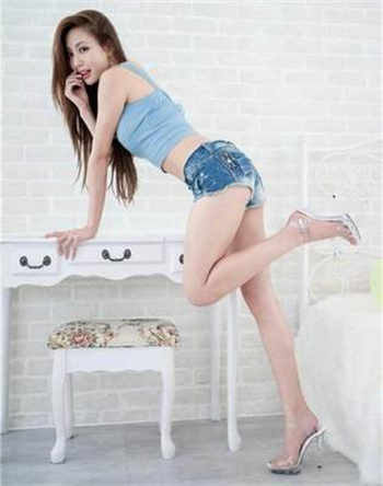 21岁的甜美幼师如如影视