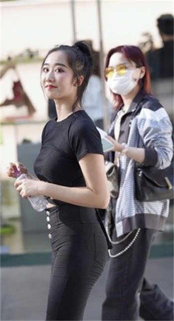 图标是黑色猫爪的app